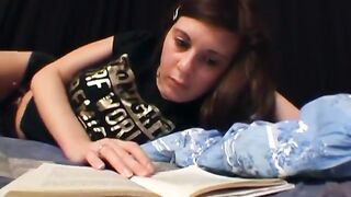 Поизвращался с крепко спящей дочерью