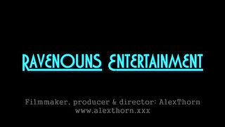 Жопастенькая фистингует свою задницу