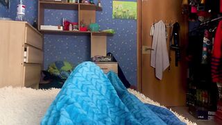 Сетру заинтересовал утренний стояк брата