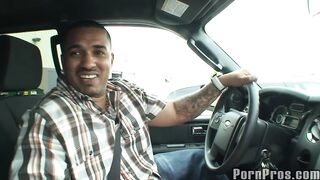 Молоденькая азиатка нарвалась на огромный член негра