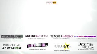 Слушаю как моя сестра дрочит (С переводом)