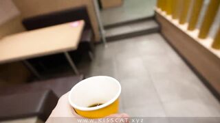 Сынок порадовал мамашу в туалете