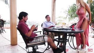 Сумасшедшая Семейка (С переводом)